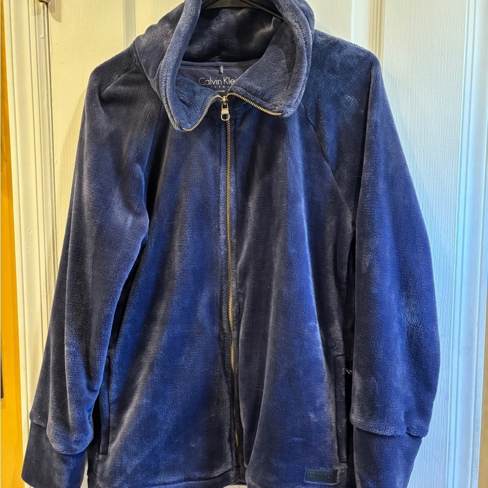 CALVIN KLEIN PERFORMANCE JACKET
SOFT PLUSH PURPLE FULL ZIP CLOSURE SIZE MED